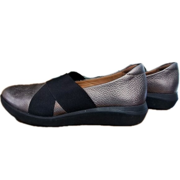 Clarks Unstructured Women's 7.5 Black & Pewter Slip-On Tawnia Band  Loafers - Picture 5 of 10